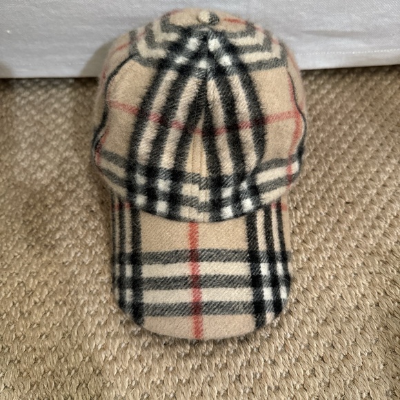 Burberry 100% cashmere brand new cap. In Burberry signature fabric. New no tags - Picture 1 of 6
